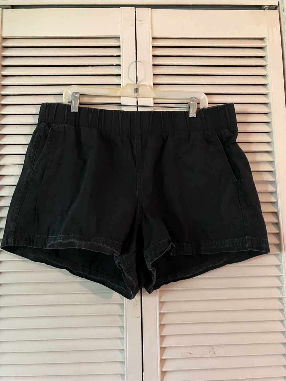 Torrid Size 1 (14-16) Feel the Fit Black Pull-on Shorts w Pockets